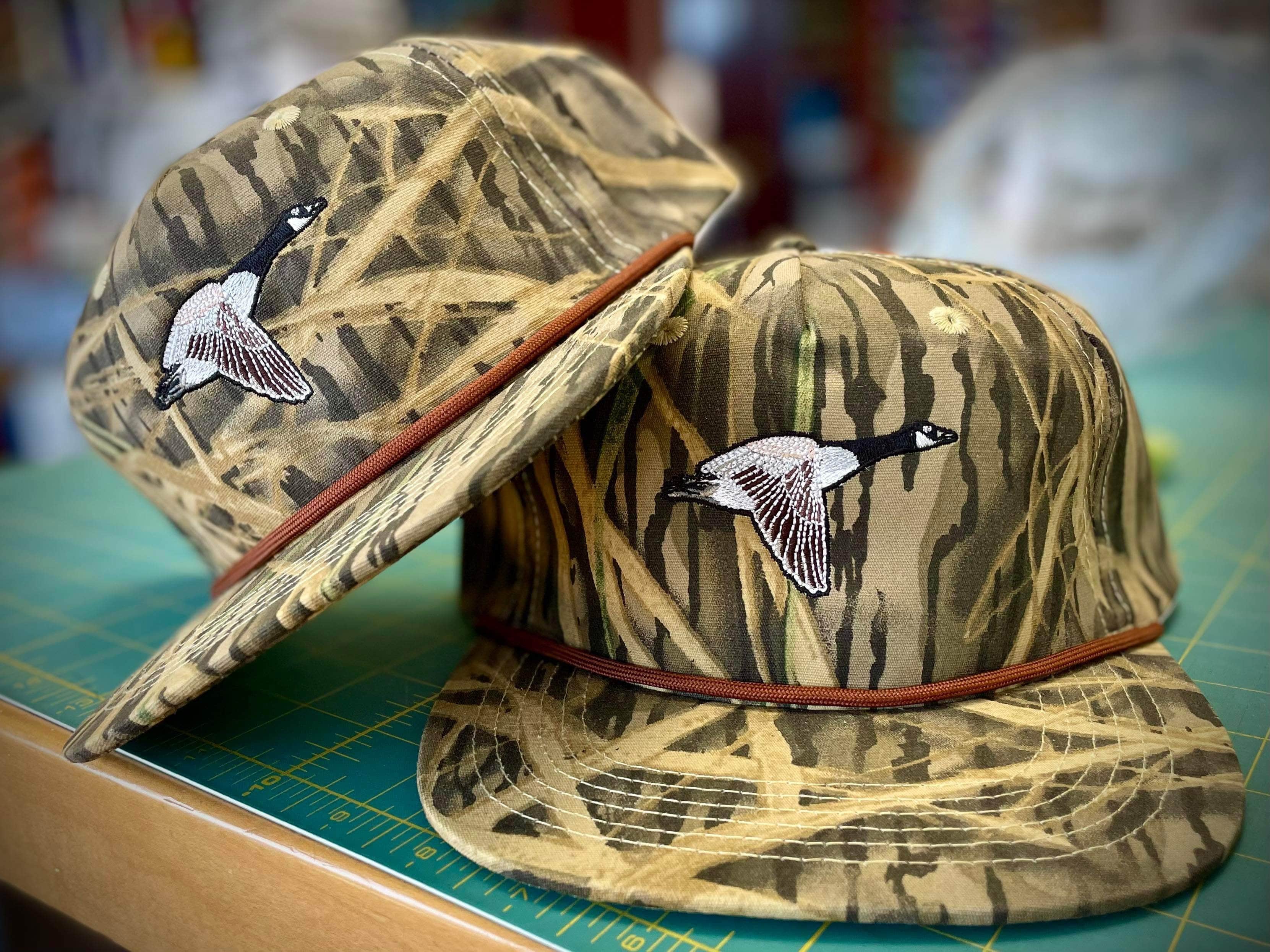 AMERICAN FLYWAY WATERFOWL Hats Canada Goose Mossy Oak Shadow Grass Old Rope Hat
