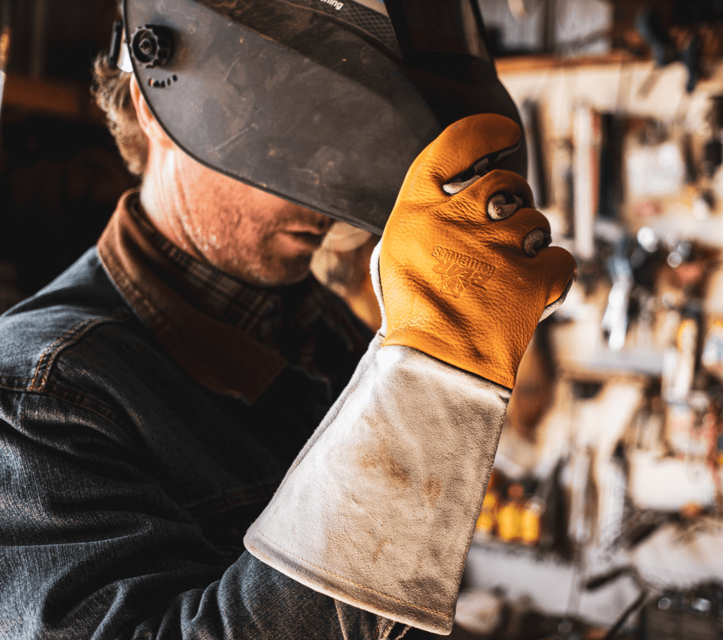 Bear Knuckles Gloves Golden Arm - W572