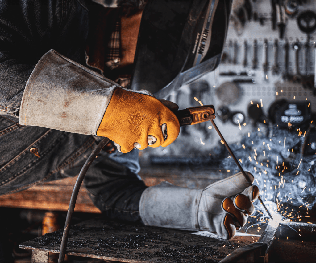 Bear Knuckles Gloves Golden Arm - W572