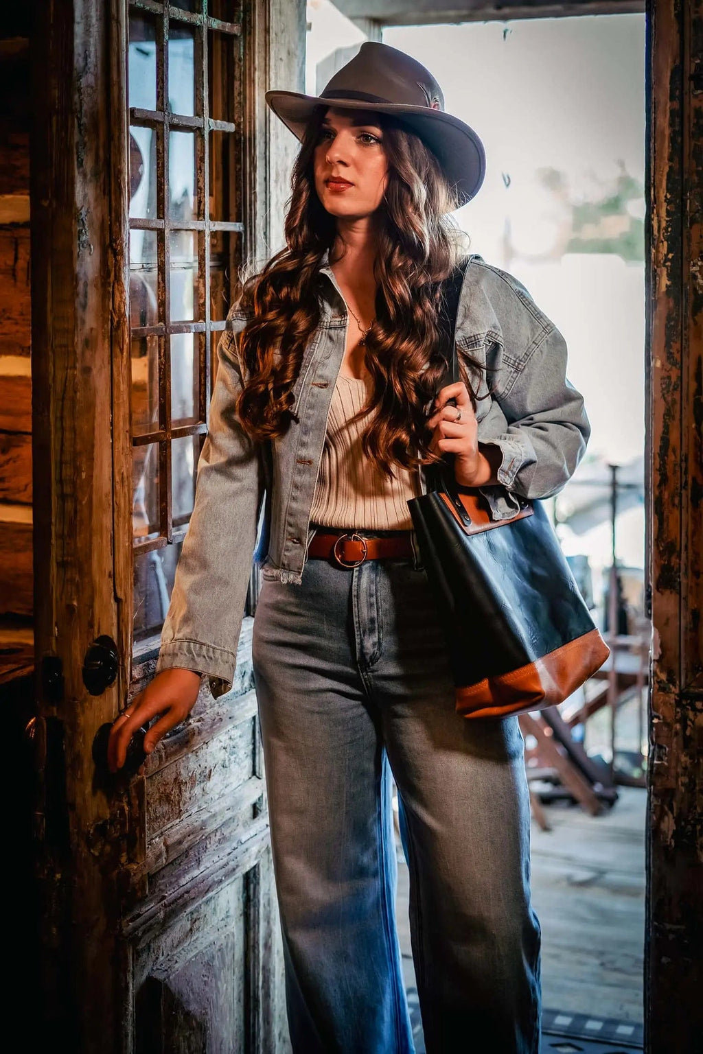 Bull Sheath Leather The Naomi Leather Tote Bag - Black