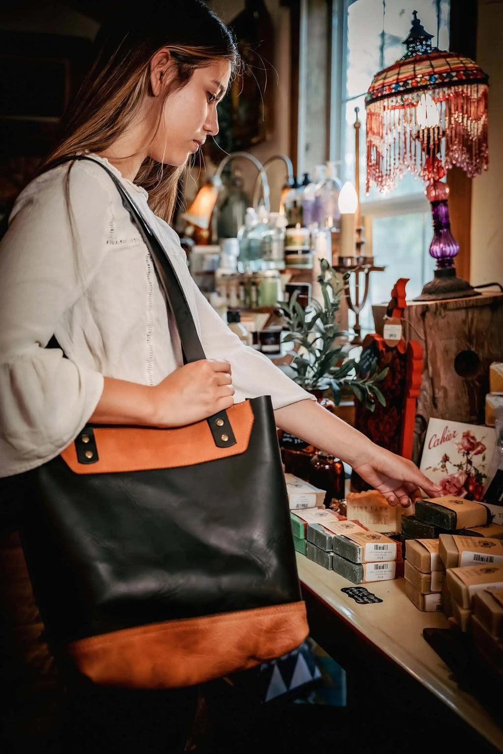 Bull Sheath Leather The Naomi Leather Tote Bag - Black