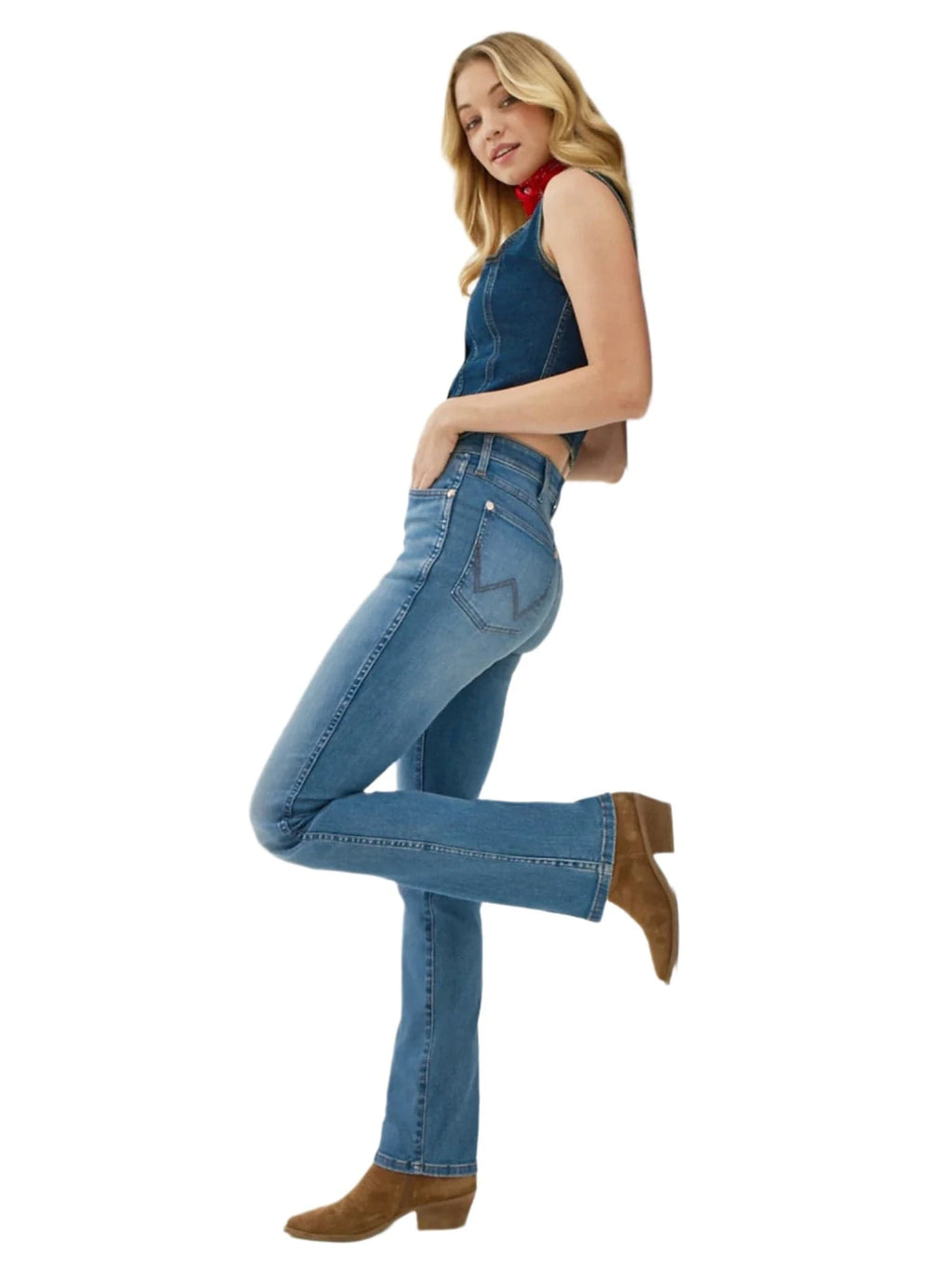 Wrangler x Lainey Wilson Women's Blue Wash Boot Huggers Jeans Wrangler x Lainey Wilson Women's Blue Wash Boot Huggers Jeans