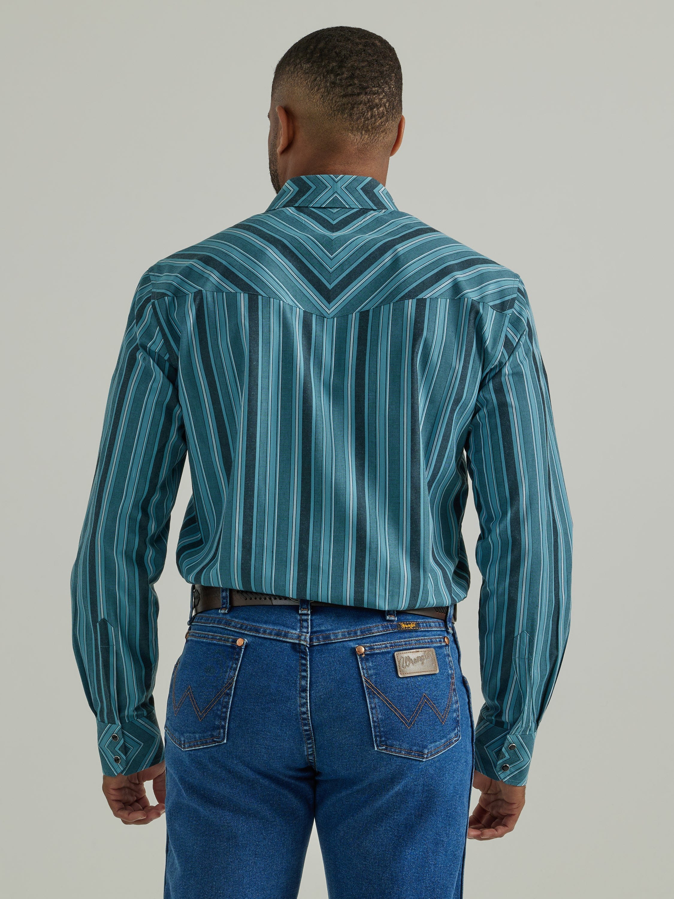 Wrangler Men's Silver Edition Classic Fit Black and Blue Print
