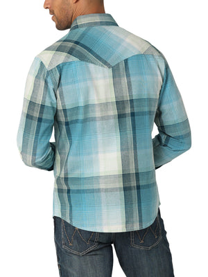 WRANGLER JEANS Shirts Wrangler Men's Blue Light Plaid Slim Fit Long Sleeve Snap Shirt 112324851