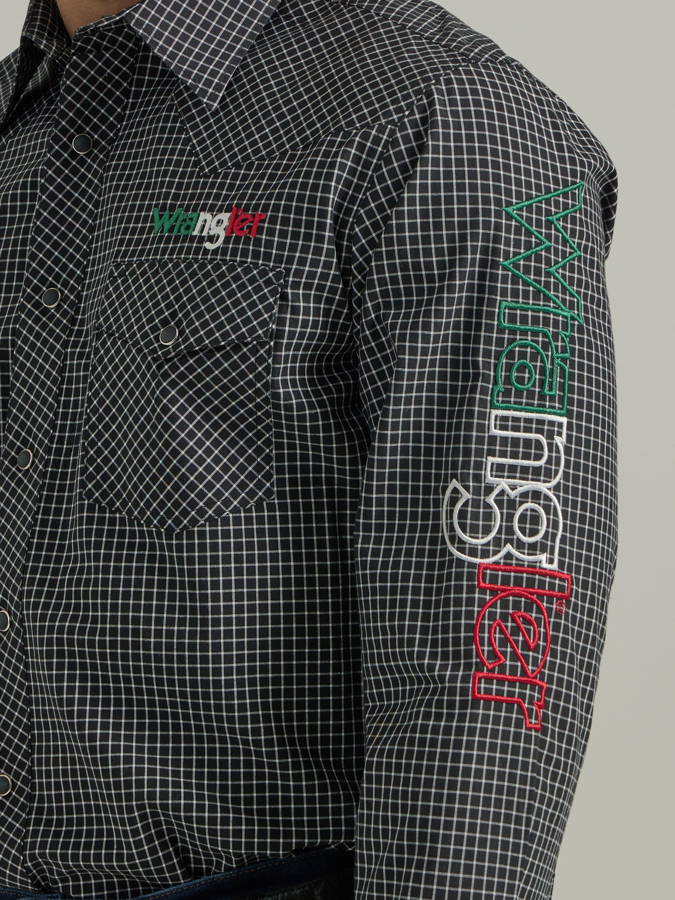 WRANGLER JEANS Shirts Wrangler Men's Mexico Black & White Plaid Print Embroidery Long Sleeve Western Shirt 112330376