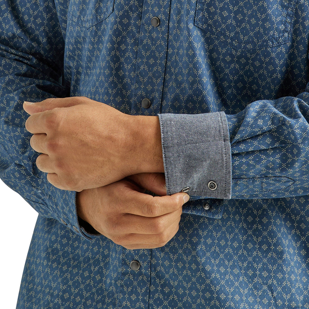 WRANGLER JEANS Shirts Wrangler Men's Retro Premium Blue Flower Chain Long Sleeve Snap Shirt 112338158