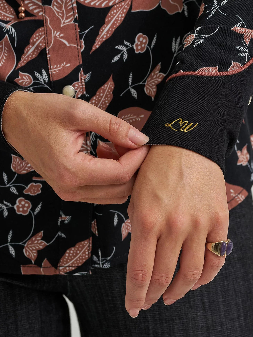 WRANGLER JEANS Shirts Wrangler X Lainey Wilson Women's Folk Print Western Snap Shirt 112368255